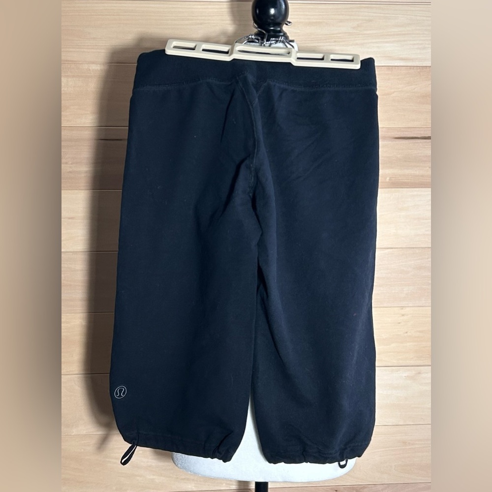 lululemon athletica Black Sweatpants Size 4
Shorts  elastic waist with tie - Picture 2 of 8